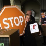 Les Suisses voteront sur l'initiative du Centre "pour des primes plus basses" (archives). KEYSTONE/ANTHONY ANEX